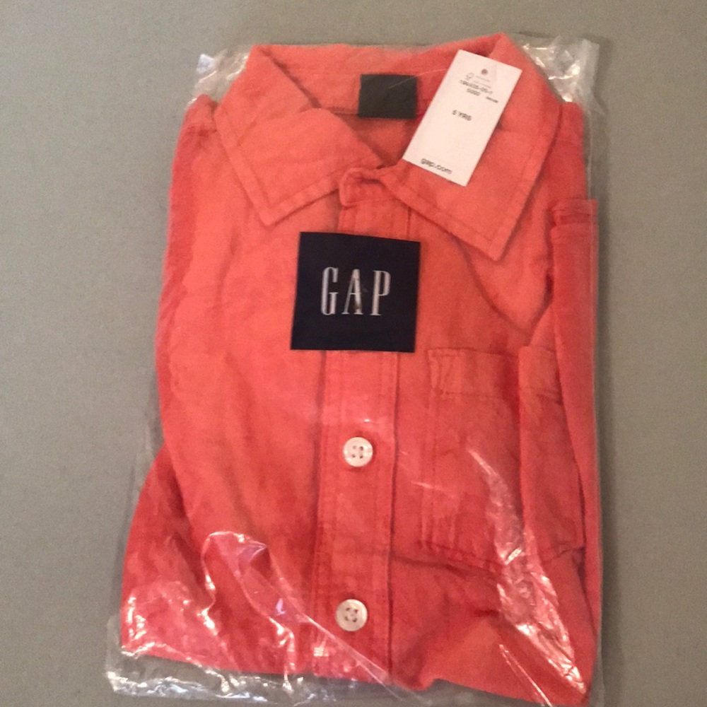 NWT GAP Shirt SZ 5 Boys